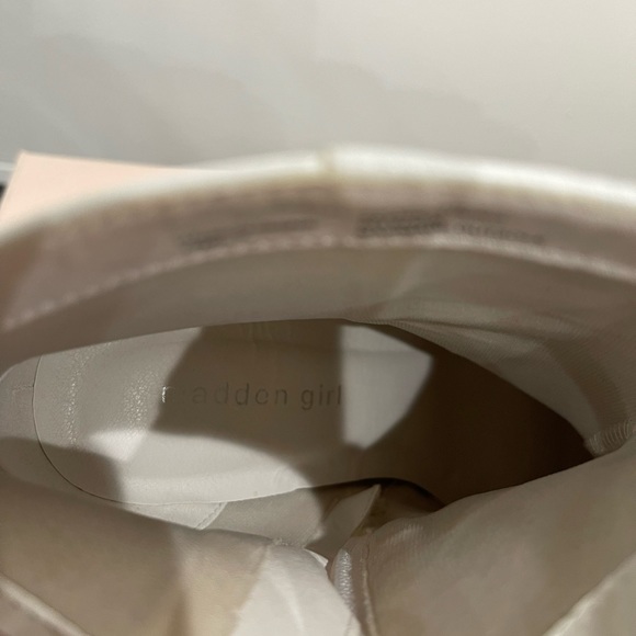 Madden Girl  Ankle Boots size 8 in white - Picture 7 of 9